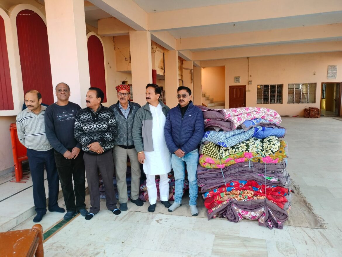 करन माहरा ने पंचेश्वर शिव मंदिर को भेंट की 80 रज़ाइयाँ, समाज सेवा पर दिया संदेश