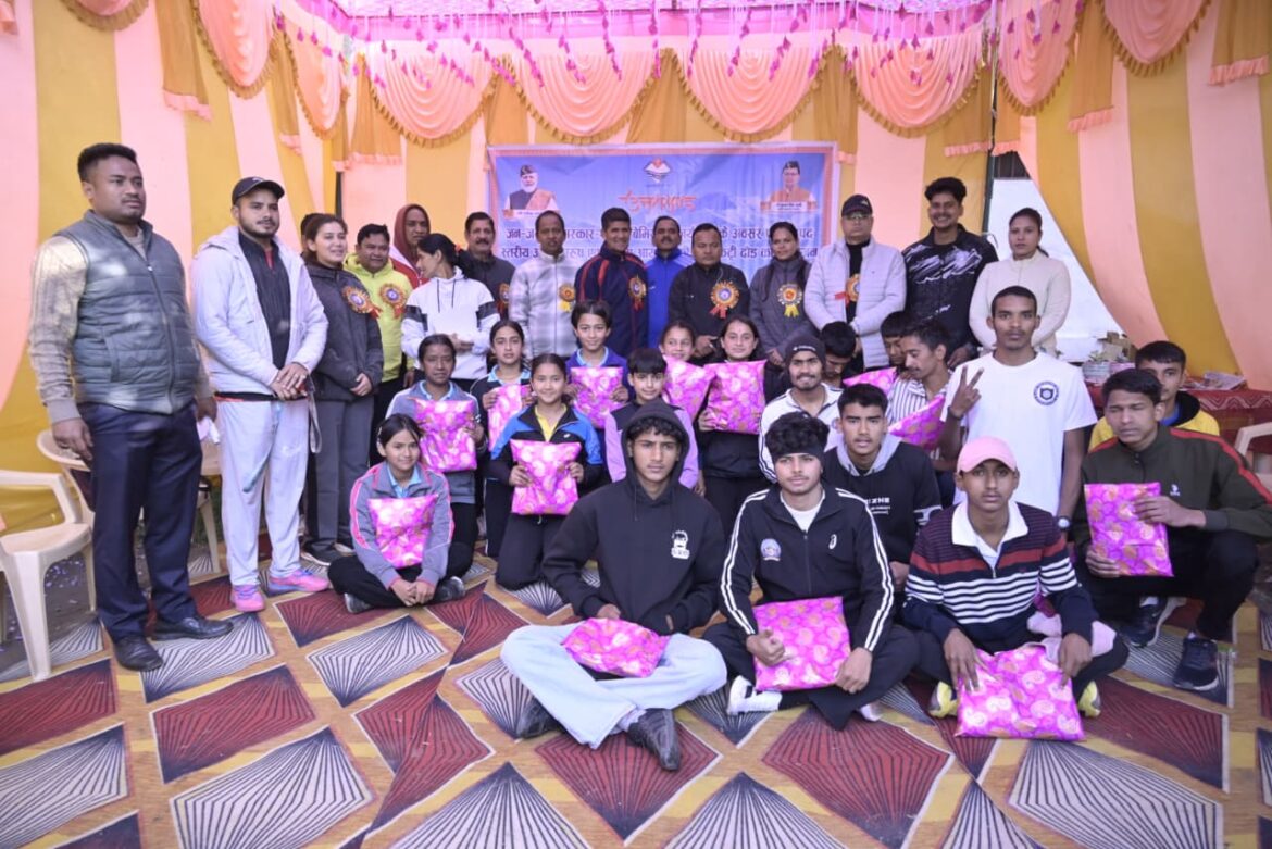 अल्मोड़ा में क्रॉस कंट्री दौड़ का आयोजन, युवाओं ने दिखाया जोश