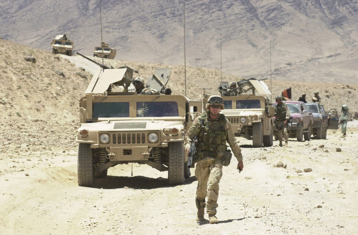 ईरान के चारों ओर अमेरिका का सैन्य घेरा, 50 हजार सैनिक तैनात