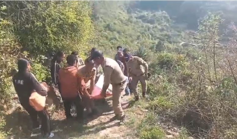 टिहरी जनपद में दर्दनाक सड़क हादसा: 8 लोगों की मौत, 2 घायल