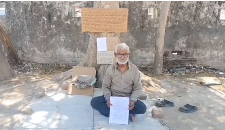 खटीमा: भ्रष्टाचार और भू-माफियाओं के खिलाफ 15 दिन से धरने पर बैठे बुजुर्ग समाजसेवी, अब आमरण अनशन की चेतावनी