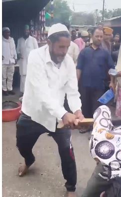 पिरान कलियर में लंगर लाइन में युवक की पिटाई, चोरी के आरोप में बवाल वीडियो वायरल