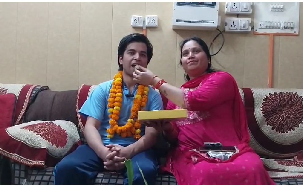 ऋषिकेश: साधारण परिवार के छात्र आर्यन जाटव ने उत्तराखंड बोर्ड में दूसरा स्थान हासिल कर बढ़ाया क्षेत्र का मान