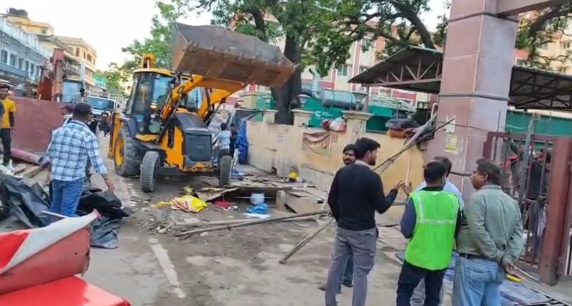 चारधाम यात्रा से पहले अतिक्रमण पर चला बुलडोजर