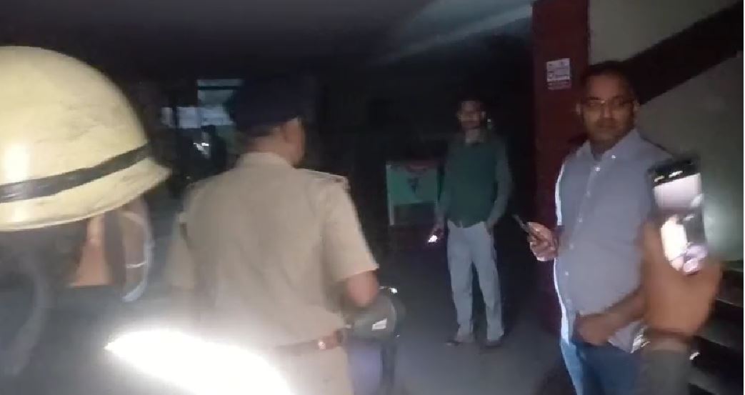 रुड़की के विनय विशाल हॉस्पिटल में आग, आईसीयू में भर्ती मरीजों को लेकर अफरा-तफरी