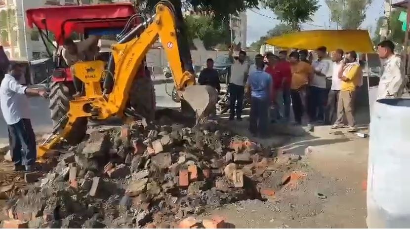 विकासनगर में अतिक्रमण पर चला बुलडोजर, प्रशासन ने दिया सख्त संदेश