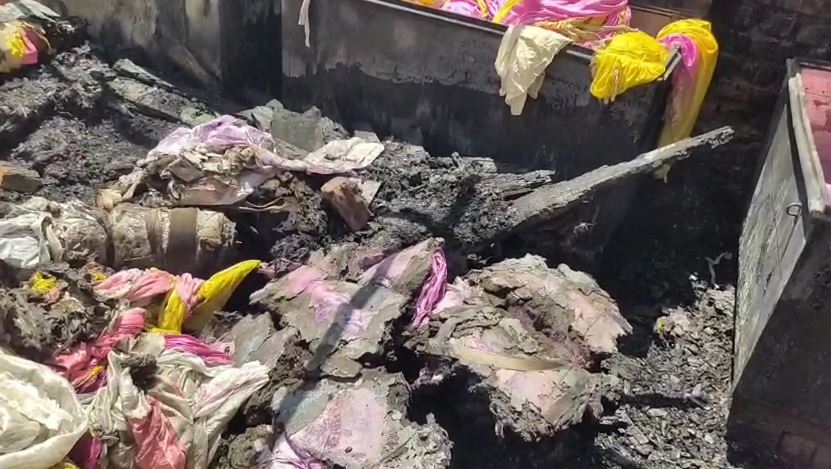 डोईवाला के माजरी ग्रांट में टेंट हाउस में भीषण आग, लाखों का सामान जलकर राख
