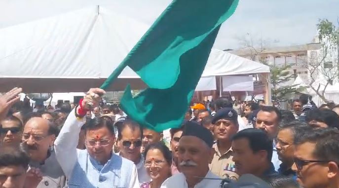 ऋषिकेश से चारधाम यात्रा का शुभारंभ, CM धामी ने बसों को दिखाई हरी झंडी