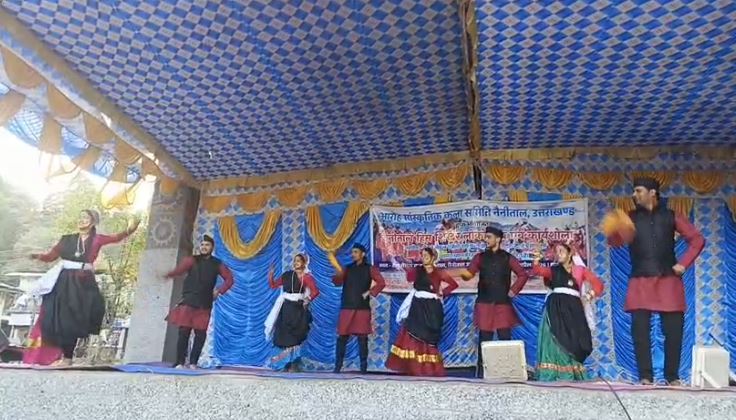 नैनीताल में हिम शिखर लोकोत्सव में सांस्कृतिक प्रस्तुतियों ने जीता दिल