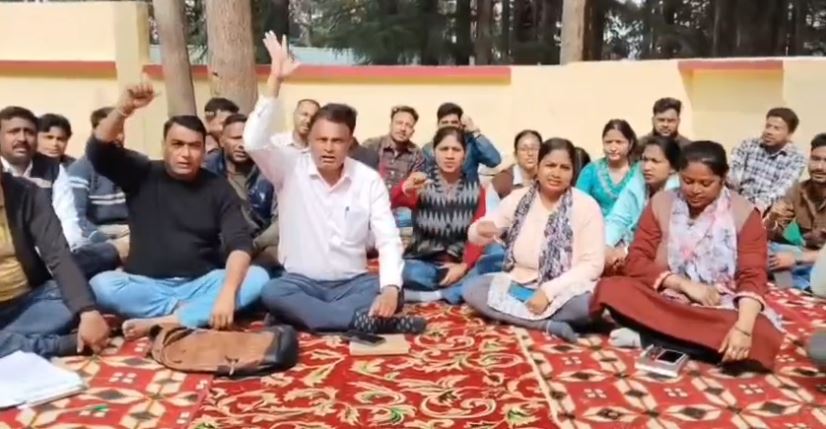 उत्तराखंड में इंजीनियर्स की हड़ताल 11वें दिन भी जारी, निर्माण कार्य ठप