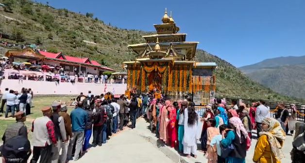 जौनसार-बावर में बिस्सू पर्व की धूम, रायगी मंदिर में उमड़ा आस्था का सैलाब