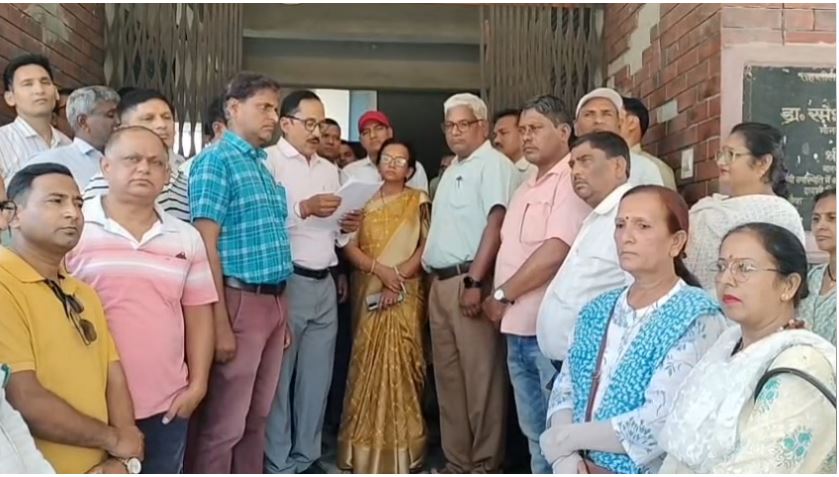 खटीमा के चकरपुर स्कूल में घटना के बाद हंगामा, जांच के दौरान अधिकारियों से अभद्रता का आरोप