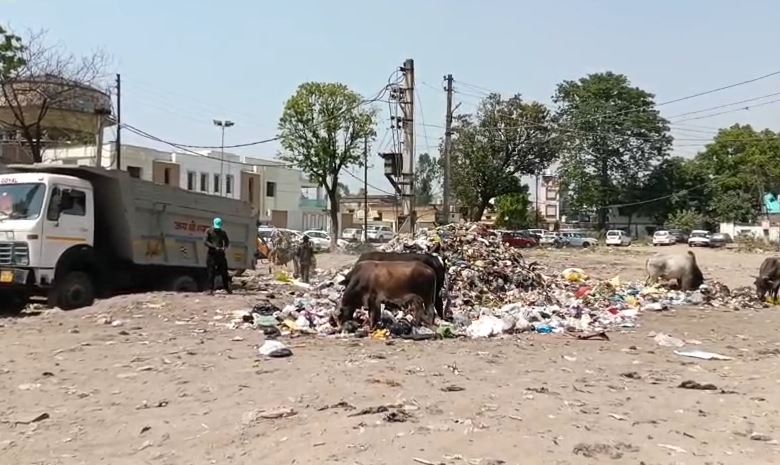 खटीमा में कूड़े का अंबार बना बड़ा मुद्दा, शासन ने नगर पालिका को लगाई फटकार