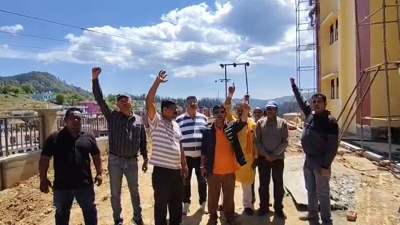 लोहाघाट में केंद्रीय विद्यालय भवन निर्माण में विद्युत लाइन बाधा, विकास समिति ने सरकार से समाधान की मांग की