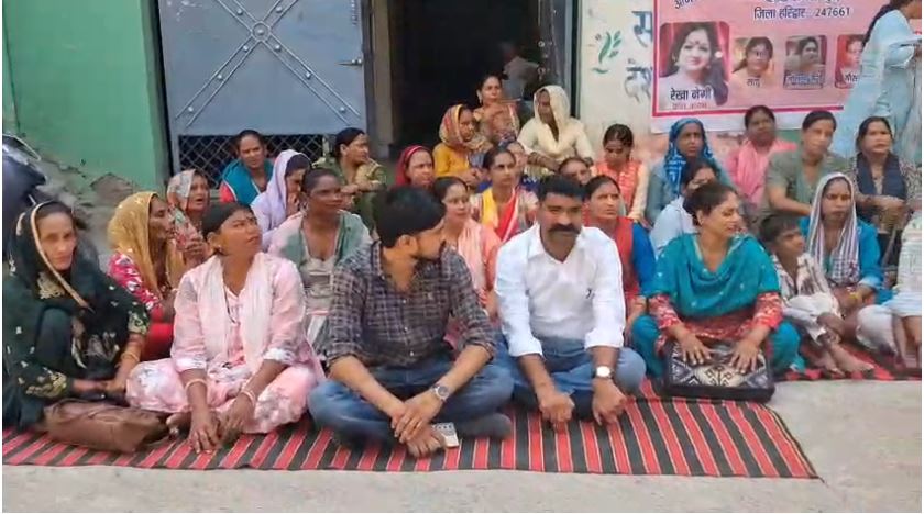 आंगनबाड़ी कार्यकर्ताओं का वेतन बढ़ाने की मांग को लेकर प्रदर्शन, भीम आर्मी ने दिया समर्थन