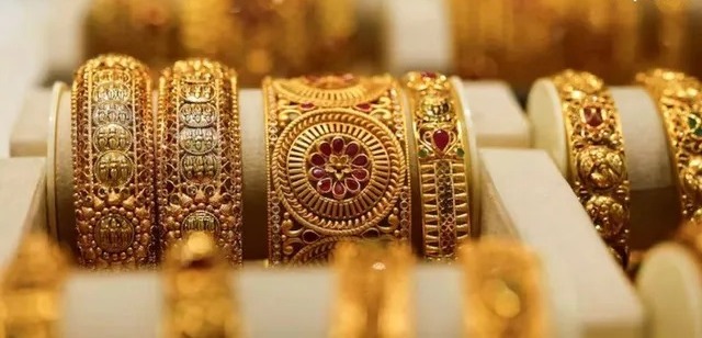 सोना चमका, चांदी में उतार-चढ़ाव—बाजार में लौटी रौनक