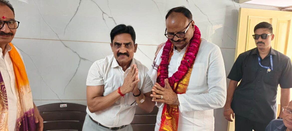 ऋषिकेश पहुंचे उपमुख्यमंत्री बृजेश पाठक, आश्रम में की पूजा-अर्चना