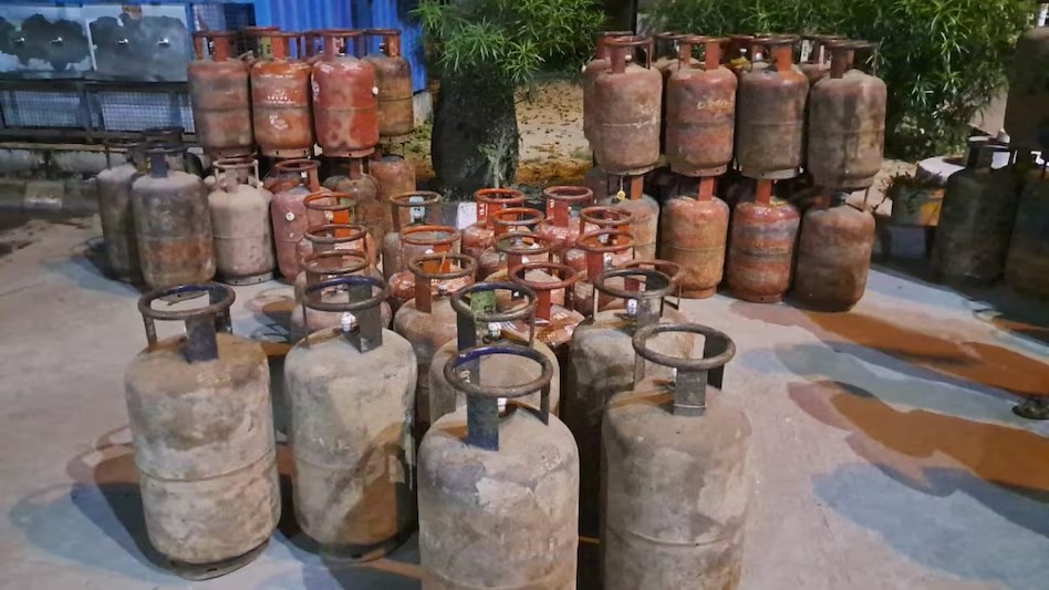 दिल्ली पुलिस ने एलपीजी ब्लैक मार्केट पर चलाया सख्त अभियान