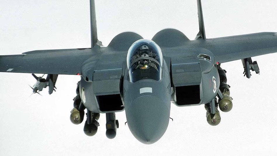 अमेरिका-ईरान 2026 युद्ध: F-15E क्रू मेंबर की हाई-रिस्क रेस्क्यू ऑपरेशन की पूरी कहानी