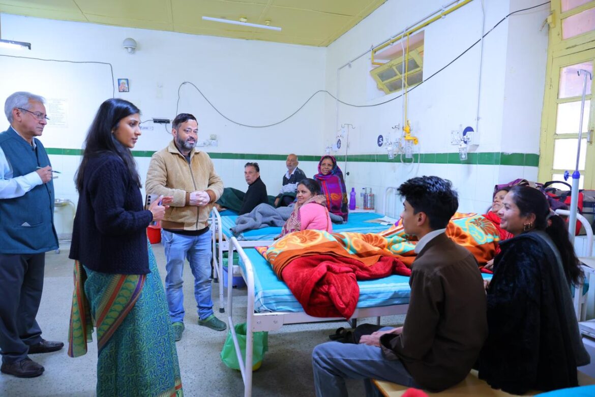 जिला अस्पताल का औचक निरीक्षण: व्यवस्थाओं में सुधार के निर्देश