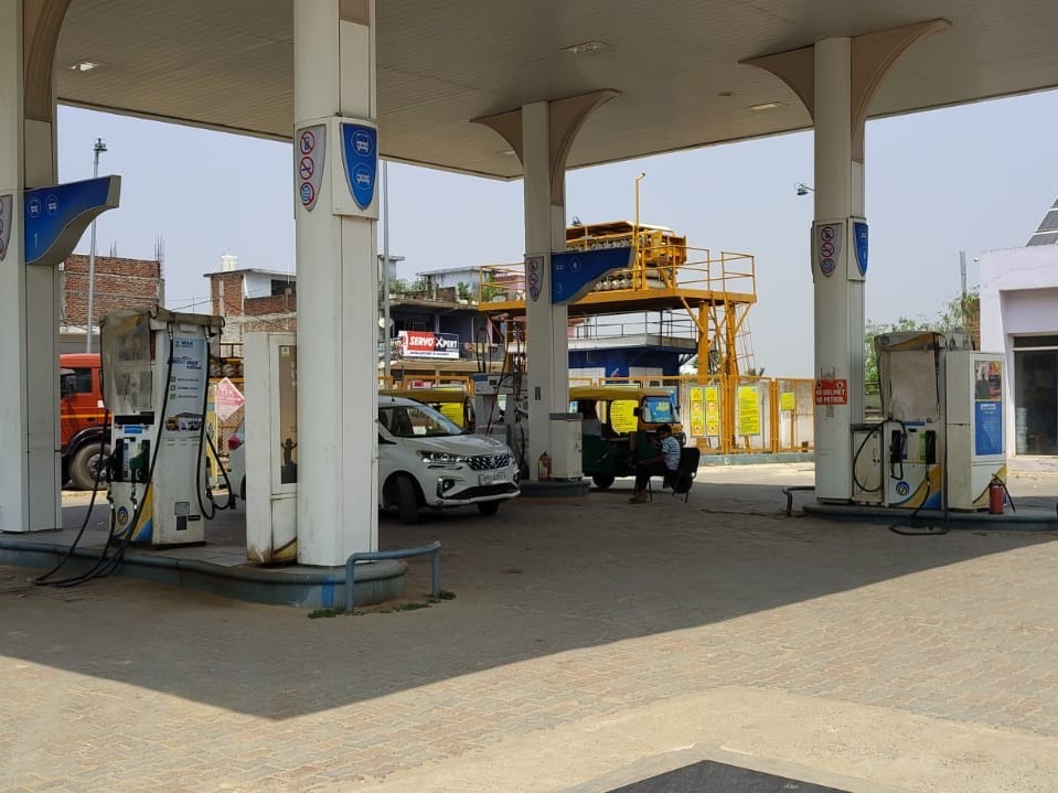 पेट्रोल संकट की अफवाहों पर विराम, आपूर्ति पूरी तरह सामान्य: जिला पूर्ति अधिकारी