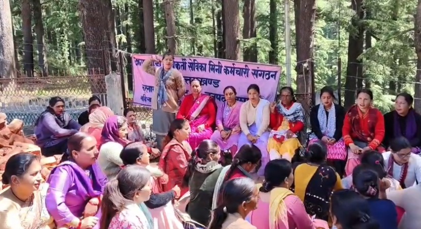चंपावत में आंगनबाड़ी कार्यकत्रियों का आंदोलन 17वें दिन भी जारी, मांगों को लेकर चेतावनी तेज