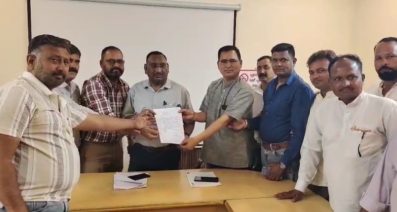 डोईवाला नगर पालिका में ठेकेदार संघ की ईओ के साथ बैठक, समस्याओं पर हुआ मंथन