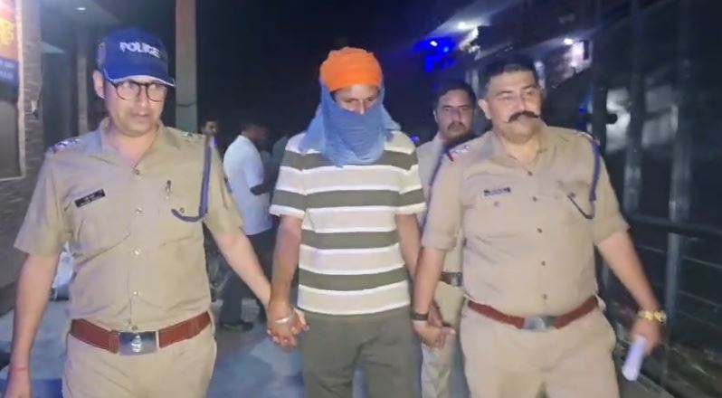 दिनेशपुर में नकली दवा बनाने का भंडाफोड़, भारी मात्रा में दवाएं और हिरण के सींग बरामद