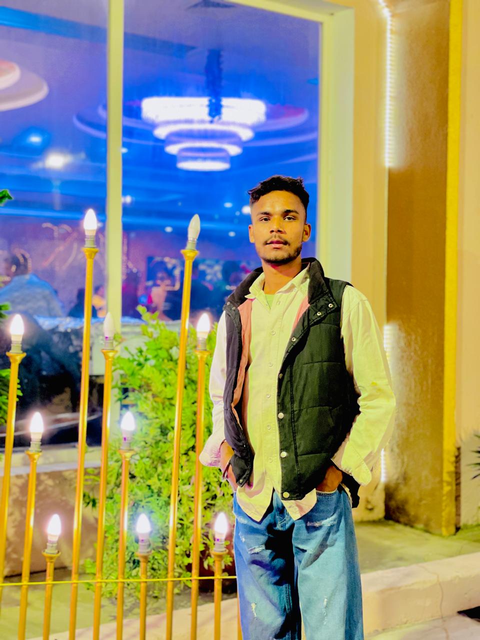 संदिग्ध परिस्थितियों में युवक ने फांसी लगाकर की आत्महत्या, इलाके में सनसनी