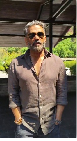 चारधाम यात्रा के दौरान तीर्थ नगरी पहुंचे अभिनेता सुनील शेट्टी, ट्रैफिक व्यवस्था की जमकर सराहना