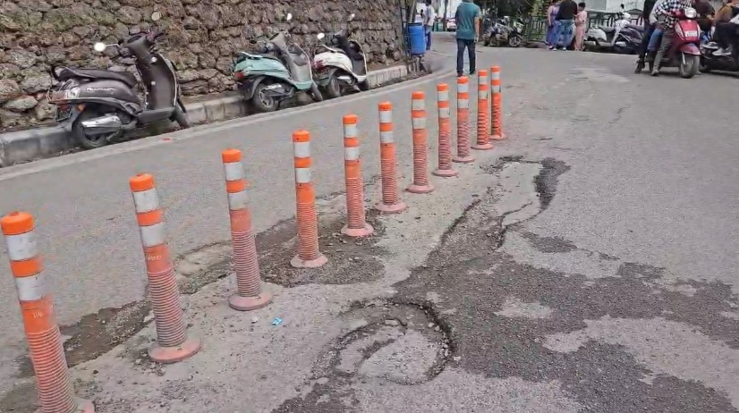 मसूरी में मोतीलाल नेहरू मार्ग की खराब हालत पर विवाद, सभासद ने पीडब्ल्यूडी पर लगाए गंभीर आरोप