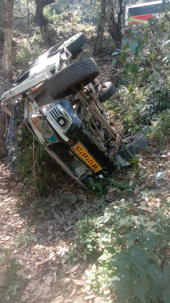 खिर्सू मोटर मार्ग पर बड़ा हादसा टला, बाइक-मैक्स की टक्कर में 8 घायल