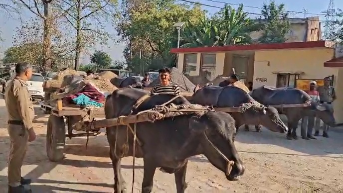 हरिद्वार में अवैध खनन पर पुलिस की बड़ी कार्रवाई, 7 बुग्गियां जब्त