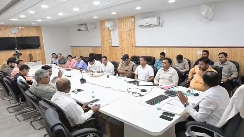 शिवालिक नगर में सफाई और अतिक्रमण पर सख्त हुए डीएम, अधिकारियों को दिए कड़े निर्देश