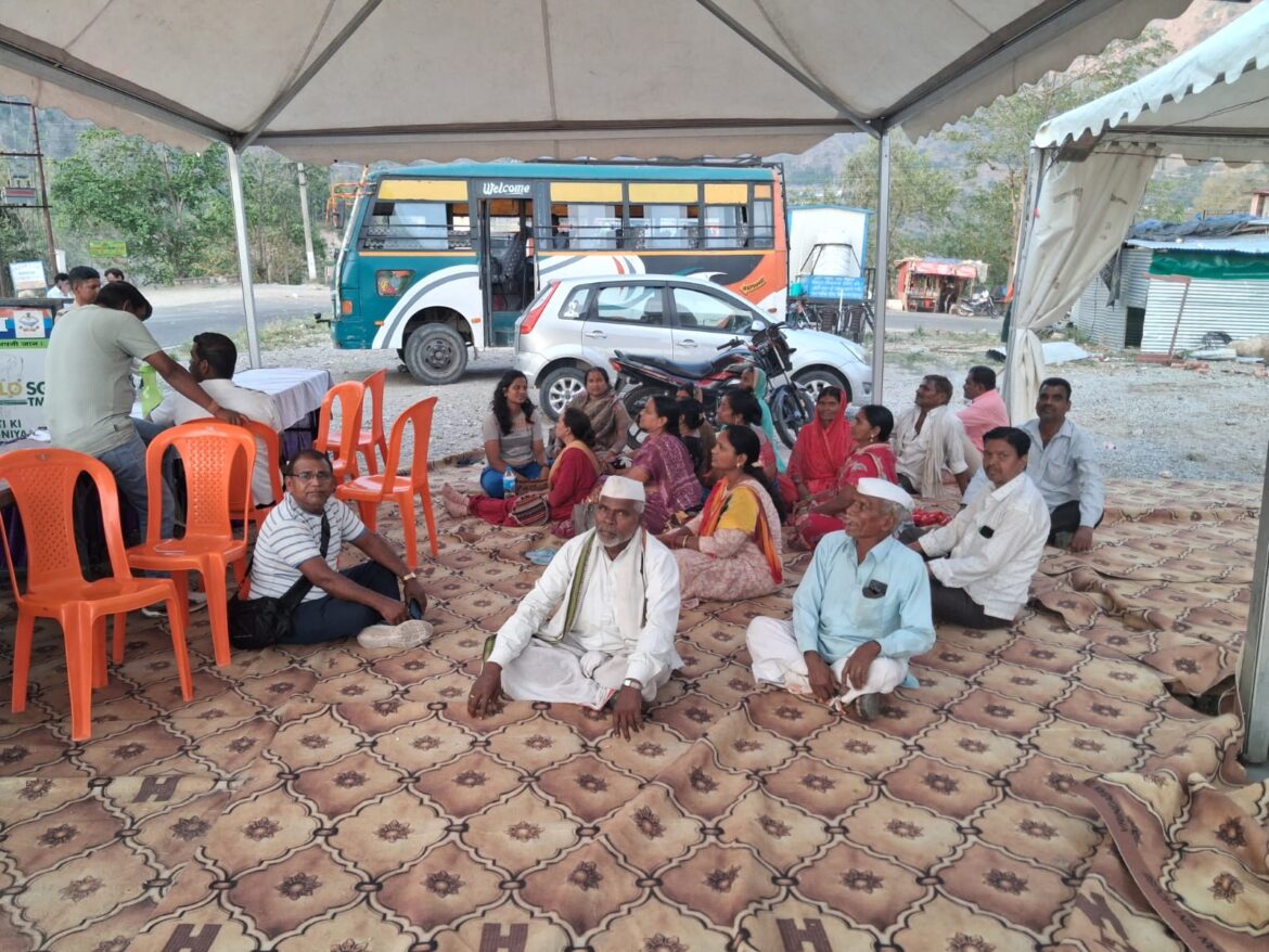 चारधाम यात्रा पर जा रहे श्रद्धालुओं की बस खराब, विकासनगर पुलिस ने दिखाई तत्परता, यात्रियों को मिली राहत