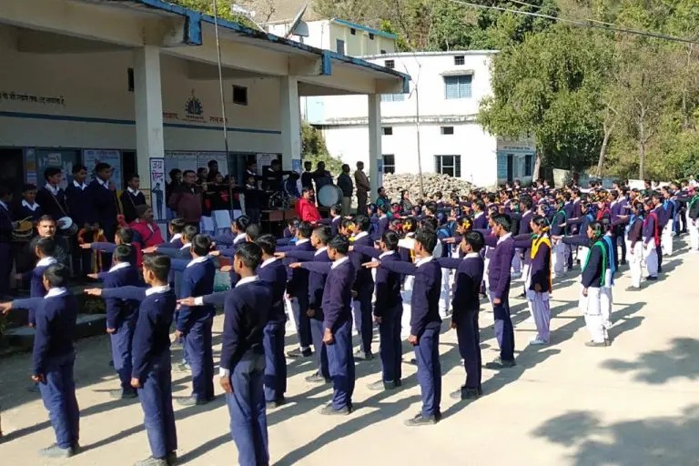 नैनीताल: निजी स्कूलों की मनमानी पर प्रशासन का बड़ा एक्शन, 45 स्कूलों को नोटिस