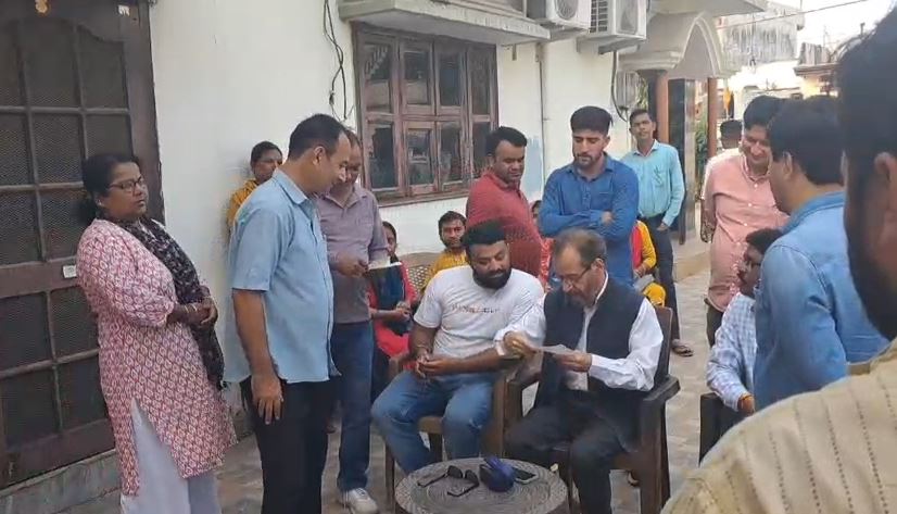 मदर्स डे पर विधायक मुन्ना सिंह चौहान ने जरूरतमंद 40 महिलाओं को दी आर्थिक सहायता