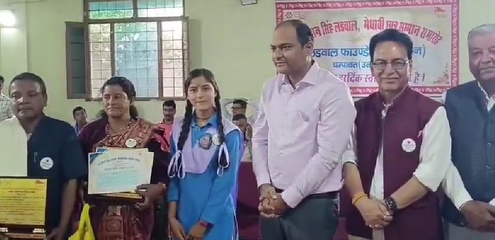 चंपावत में मेधावी छात्र सम्मान समारोह, 11 प्रतिभाशाली छात्र-छात्राएं सम्मानित