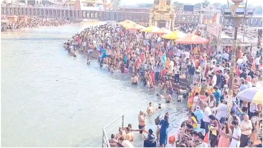 बुद्ध पूर्णिमा पर हरिद्वार में आस्था का सैलाब, हर की पैड़ी पर उमड़ी भीड़