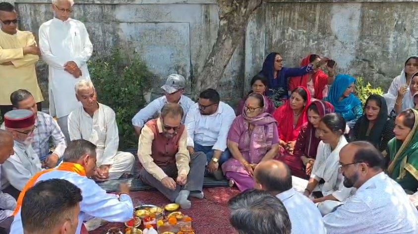 सरकारी शिक्षा सुधार पर सवालों के बीच 90 लाख के स्कूल भवन का भूमि पूजन