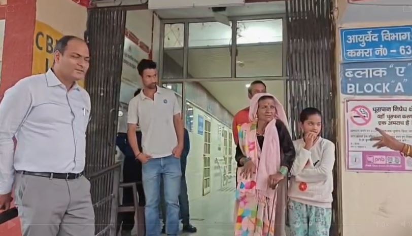 चम्पावत जिला अस्पताल का डीएम ने किया औचक निरीक्षण, हीट वेव को लेकर दिए अहम निर्देश
