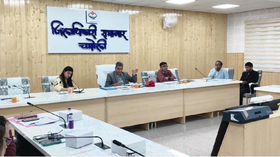 सचिव दीपक कुमार ने की विकास कार्यों की समीक्षा, अधिकारियों को दिए सख्त निर्देश
