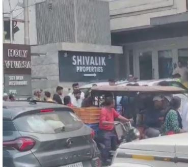देहरादून रोड पर जमीन सौदे को लेकर दो व्यापारियों में विवाद, हाथापाई तक पहुंचा मामला