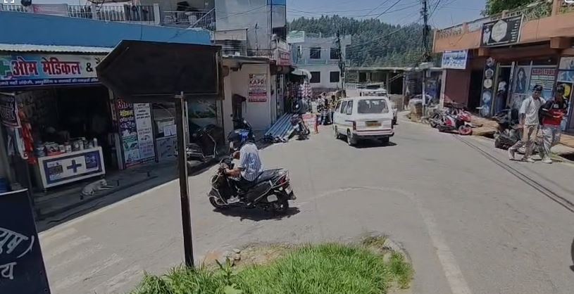 चम्पावत जिला अस्पताल का डीएम ने किया औचक निरीक्षण, हीट वेव को लेकर दिए अहम निर्देश