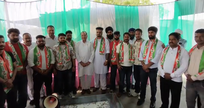 बाजपुर विधानसभा में जनसंपर्क अभियान के दौरान बड़ी राजनीतिक हलचल, दर्जनों लोग कांग्रेस में शामिल