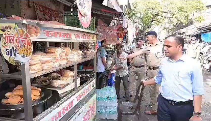अपर रोड पर सीवरेज कार्यों का जिलाधिकारी ने किया औचक निरीक्षण, कार्य में तेजी के निर्देश