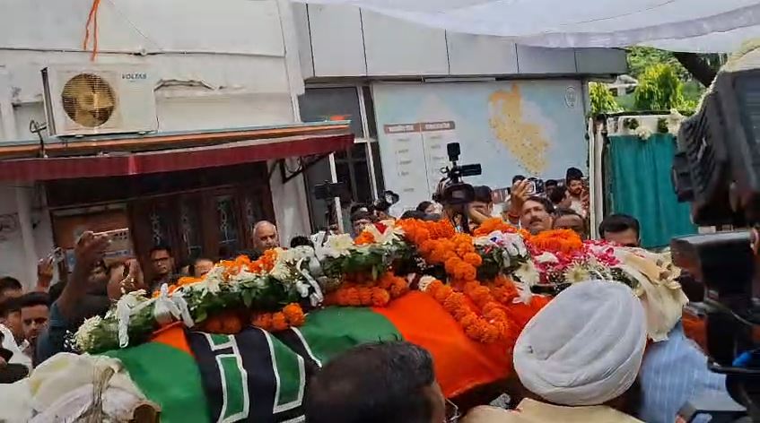 मेजर जनरल भुवन चंद खंडूरी को नम आंखों से अंतिम विदाई