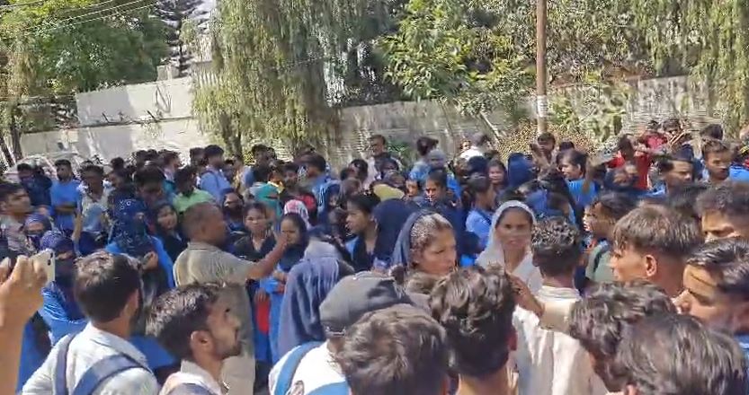 डिक्सन टेक्नोलॉजीज में कर्मचारियों का प्रदर्शन, वेतन और ओवरटाइम भुगतान को लेकर नाराजगी