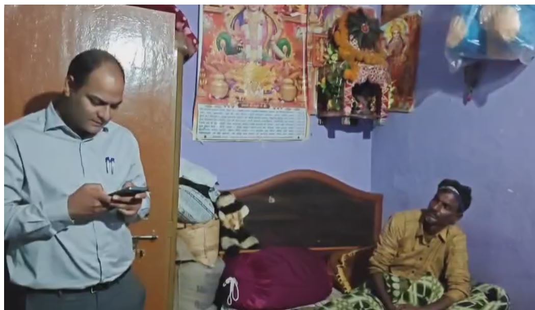 डीएम मनीष कुमार की संवेदनशील पहल, जरूरतमंद परिवार के घर पहुंचकर जाना हाल