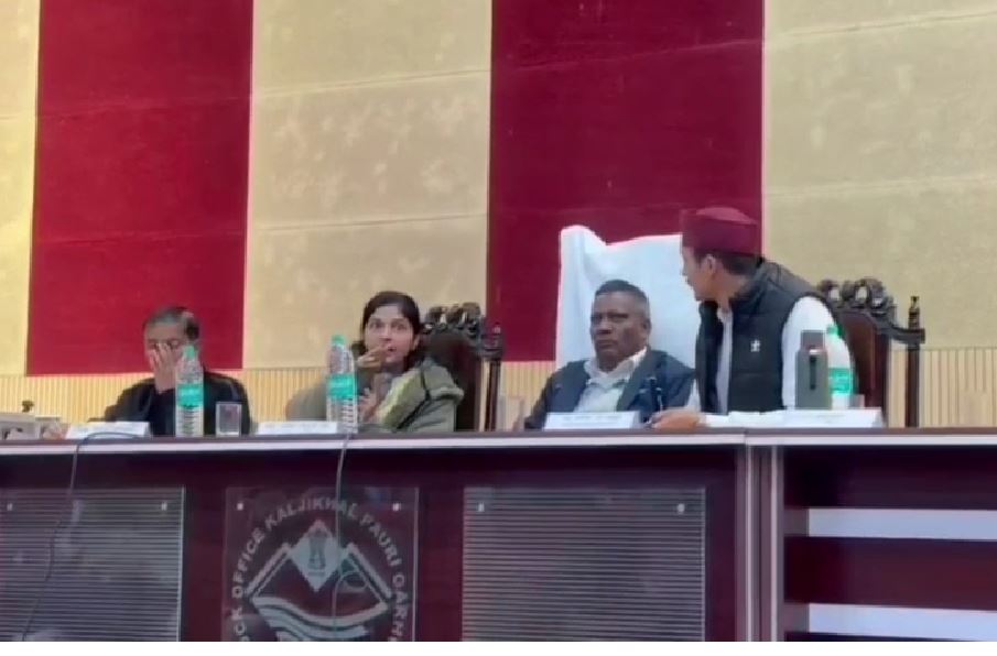 पौड़ी में अधिकारियों के तबादले की चर्चाओं पर नाराजगी, जनप्रतिनिधि ने जताई चिंता